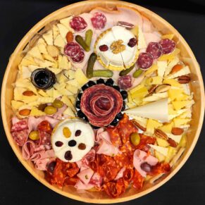 <strong> DÉLICE DUO <br> Charcuterie-Fromage </strong> <br> <br> 10-15 pers : 89€