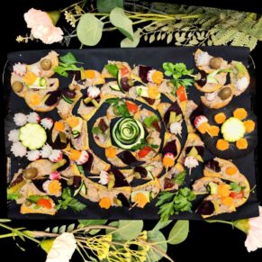 <strong><i>ROSACE de Tartines fraîches</i><br><br>RILLETTES DE CANARD<br><br>du Sud-Ouest (47)</strong><br> <br> 10-15 pers : 56€ <br> 54€ > 2 unités <br> 52€ > 3 unités