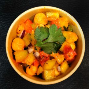 <strong>VOYAGE EN ORIENT :<br><br>Pois chiche • Tomate<br><br><i>Chaleureux & Réconfortant</i></strong><br><br>minimum 12 verrines<br><br>2.95€/verrine<br>2.85€ > 30 verrines<br>2.70€ > 45 verrines