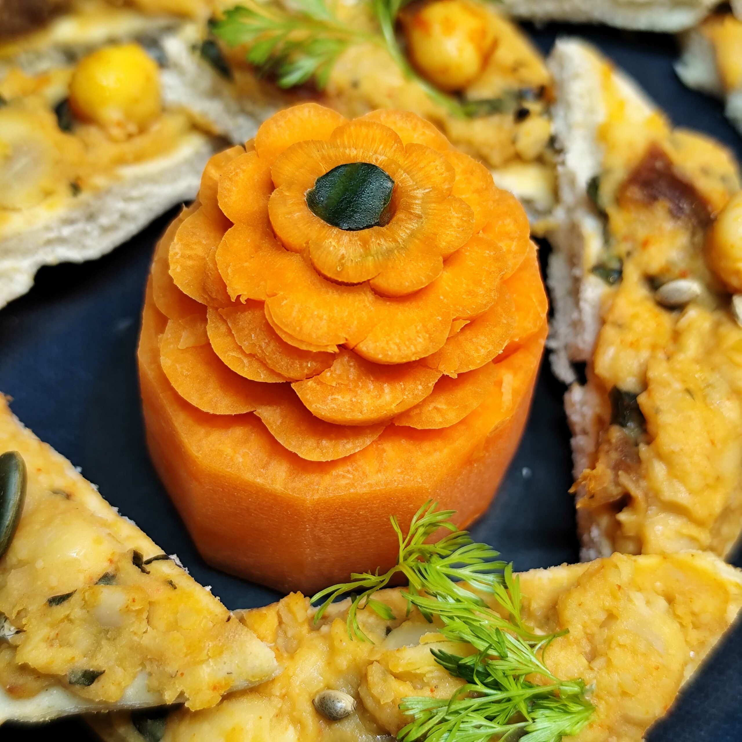 <strong>HOUMOUS BIO<br>DU SUD-OUEST (47)<br><br>Tomate séchée • Menthe fraîche<br><br><i>Frais & parfumé</i></strong><br><br>10-20 pers : 56€ <br> 54€ > 2 unités <br> 52€ > 3 unités – Image 3