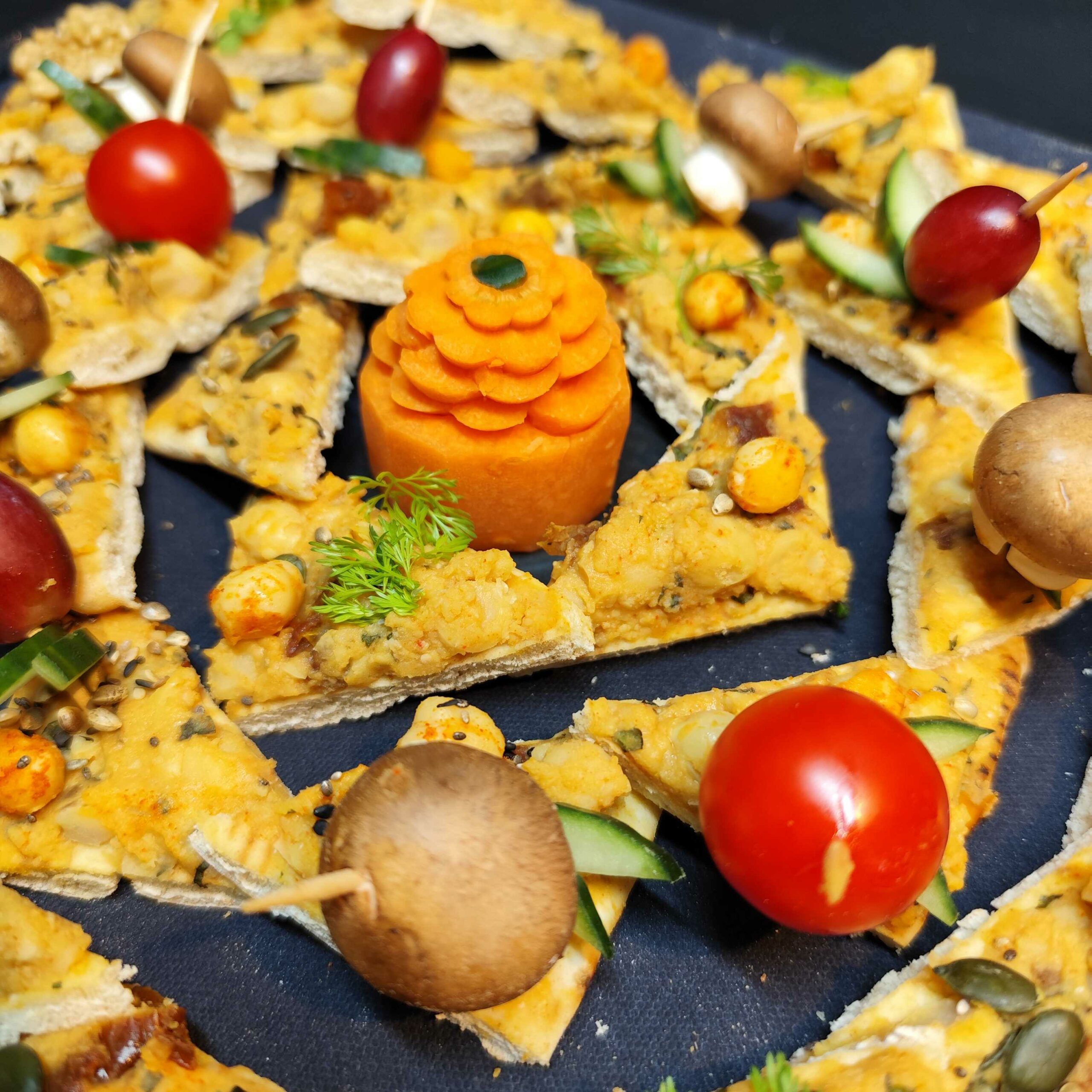 <strong>HOUMOUS BIO<br>DU SUD-OUEST (47)<br><br>Tomate séchée • Menthe fraîche<br><br><i>Frais & parfumé</i></strong><br><br>10-20 pers : 56€ <br> 54€ > 2 unités <br> 52€ > 3 unités – Image 10