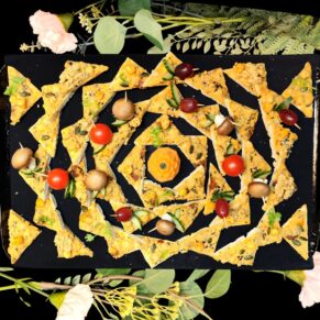 <strong>HOUMOUS BIO<br>DU SUD-OUEST (47)<br><br>Tomate séchée • Menthe fraîche<br><br><i>Frais & parfumé</i></strong><br><br>10-20 pers : 56€ <br> 54€ > 2 unités <br> 52€ > 3 unités