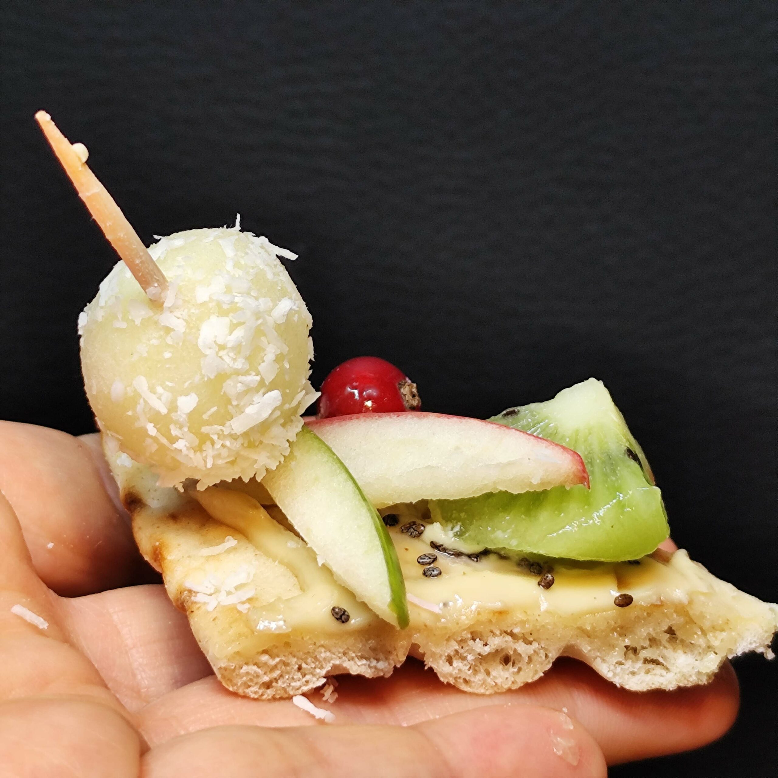 <strong>VELOURS DE CAJOU<br><br>Purée de Noix de Cajou bio • Fromage blanc • Fruits frais <br><br><i>Onctueux & délicat</i></strong><br><br>10-20 pers : 56€ <br> 54€ > 2 unités <br> 52€ > 3 unités – Image 4