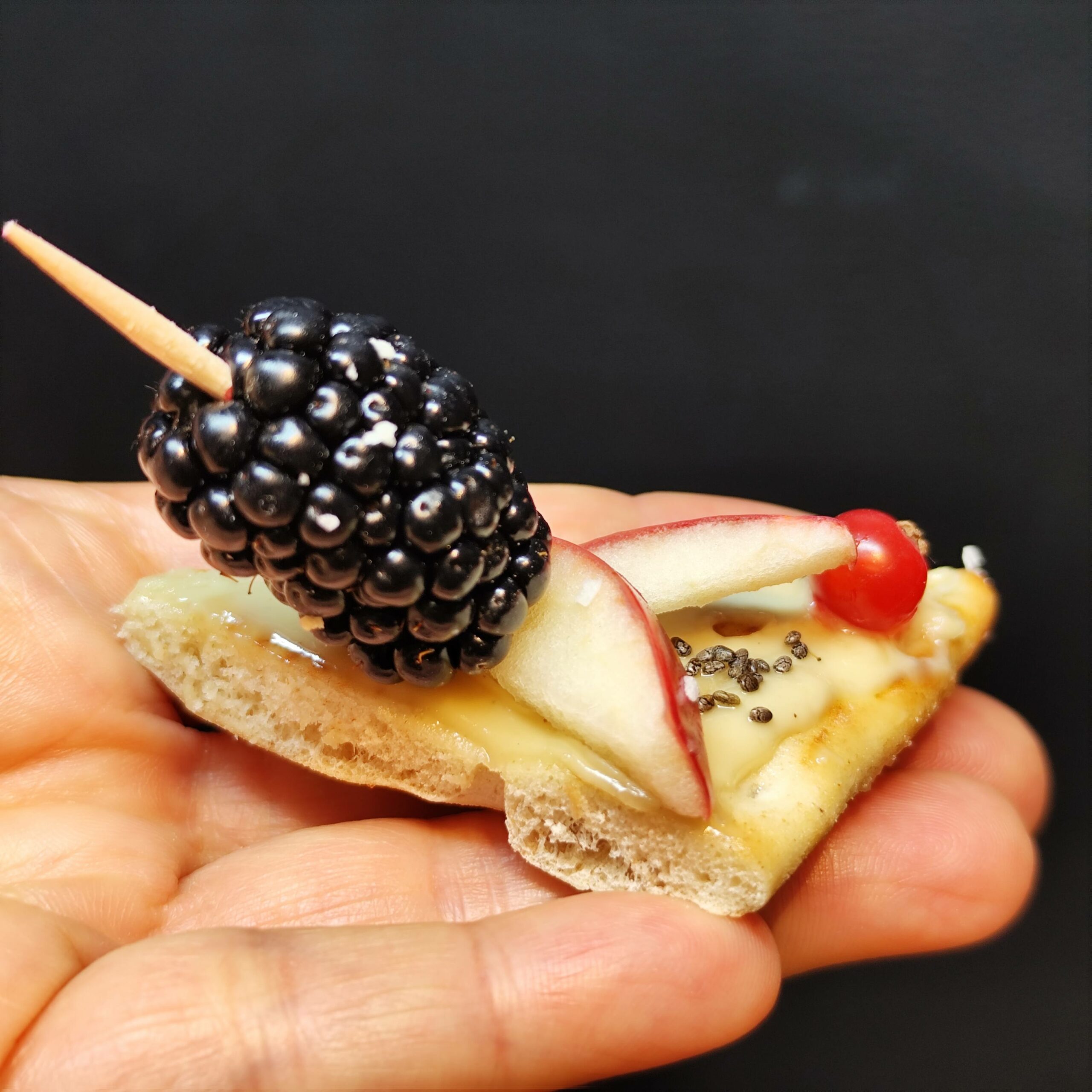 <strong>VELOURS DE CAJOU<br><br>Purée de Noix de Cajou bio • Fromage blanc • Fruits frais <br><br><i>Onctueux & délicat</i></strong><br><br>10-20 pers : 56€ <br> 54€ > 2 unités <br> 52€ > 3 unités – Image 2