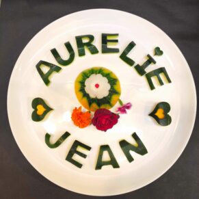<strong>SCULPTURE VÉGÉTALE <br> <br> en Fruits frais <br> et/ou légumes croquants </strong> <br> <br>Message, prénoms, âge... : 16€