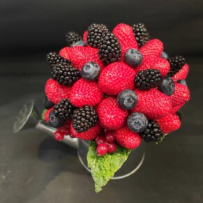 <strong> ROSÉE <br> <br> Fruits frais </strong><br> <br>5-8 pers : 79€