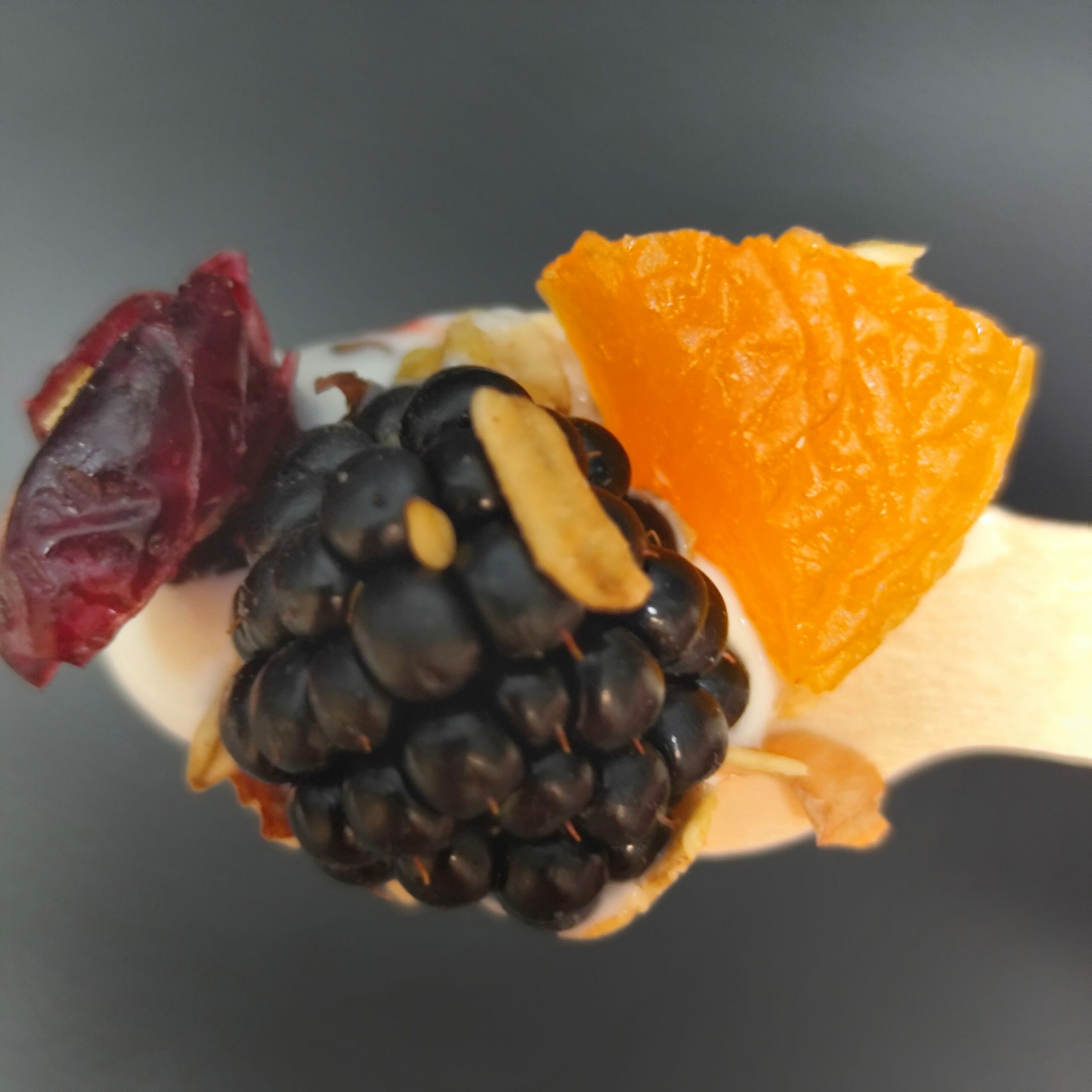 <strong>GRANOLA DOUCEUR FRUITS SECS<br><br>VERSION FRUITS ROUGES<br><br>Fruits secs moelleux & Fruits à coque• Fromage blanc<br><br><i>Fondant & Équilibré</i></strong><br><br>"À verser au moment<br>de la dégustation"<br><br>minimum 12 verrines<br><br>5.95€ (5,41€HT)/verrine<br>5.85€ (3,32€HT) > 30 verrines<br>5.70€ (5,18€HT) > 45 verrines<br>(même recette) – Image 7