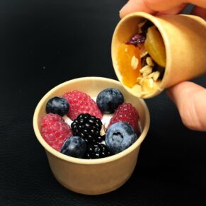 <strong>GRANOLA DOUCEUR FRUITS SECS<br><br>VERSION FRUITS ROUGES<br><br>Fruits secs moelleux & Fruits à coque• Fromage blanc<br><br><i>Fondant & Équilibré</i></strong><br><br>"À verser au moment<br>de la dégustation"<br><br>minimum 12 verrines<br><br>5.95€/verrine<br>5.85€ > 30 verrines<br>5.70€ > 45 verrines