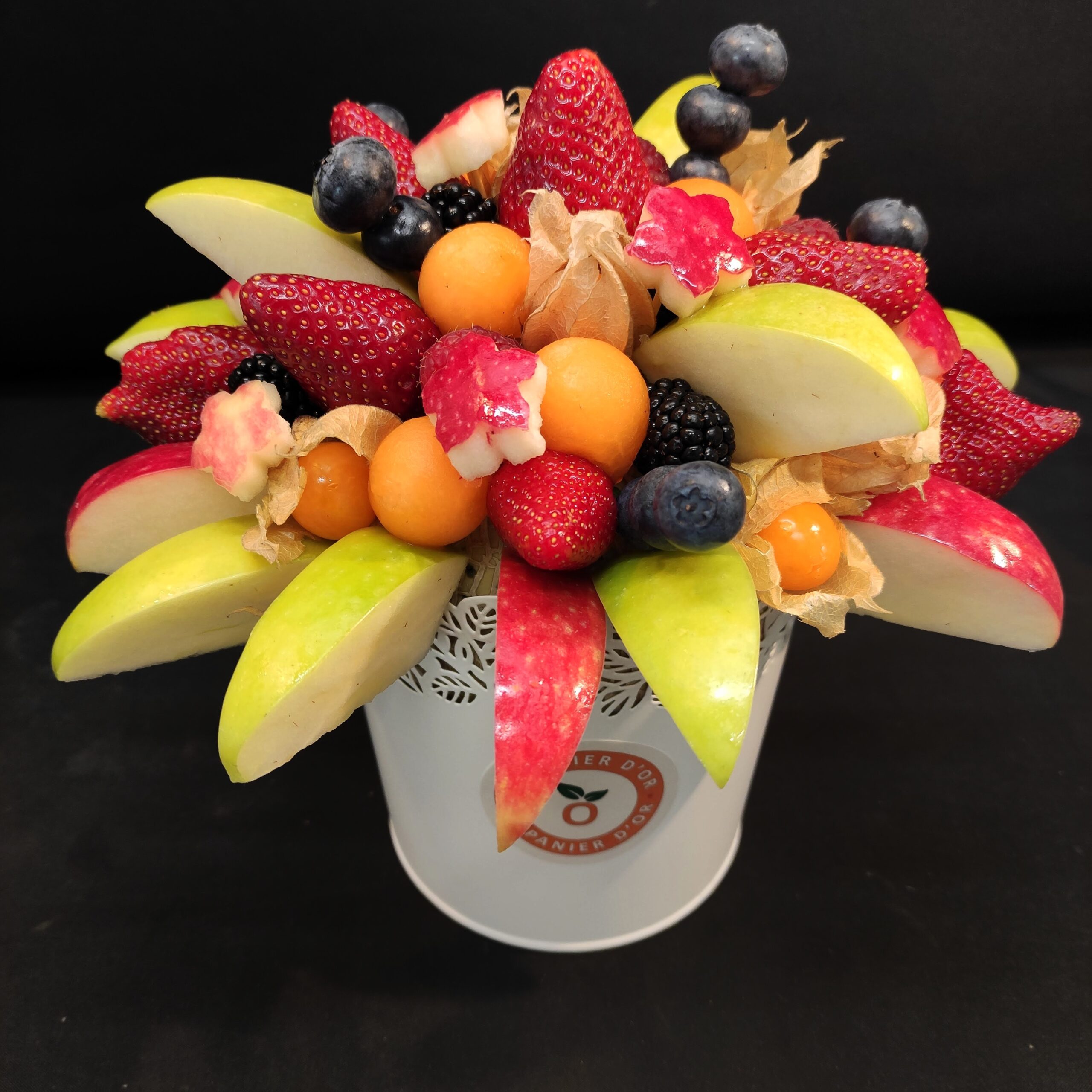 <strong> LYS <br> <br> Fruits frais </strong> <br> <br> 8-10 pers : 79€
