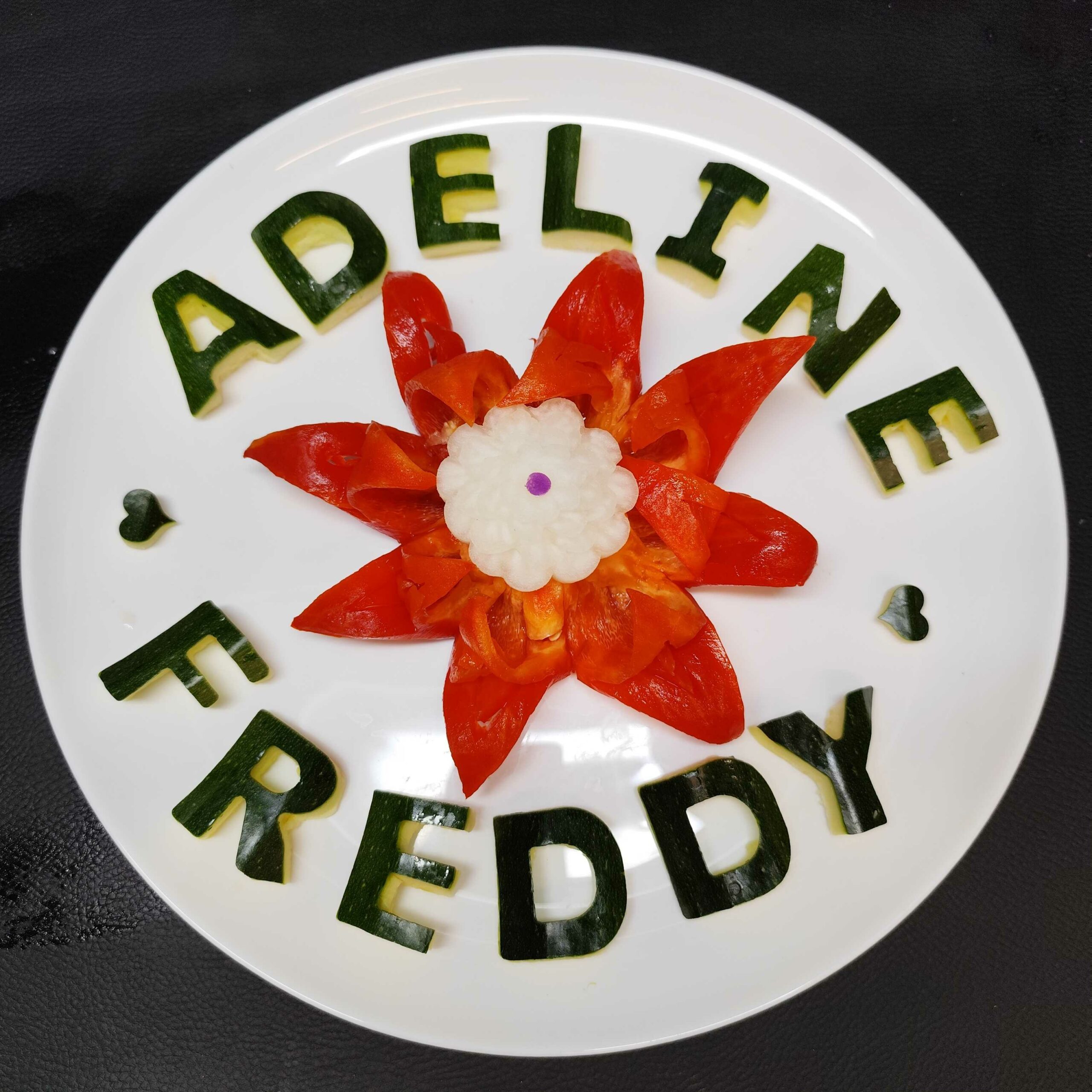 <strong>SCULPTURE VÉGÉTALE <br> <br> en Fruits frais <br> et/ou légumes croquants </strong> <br> <br>Message, prénoms, âge... : 16€ (14,55€HT) – Image 5
